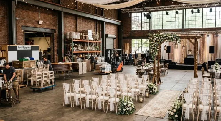 Location de mobilier et vaisselle de mariage : tables, chaises, arts de la table et tarifs