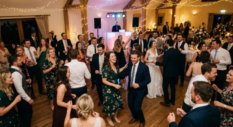 Animation de mariage : DJ, groupe live ou orchestre, comment choisir et à quel prix ?